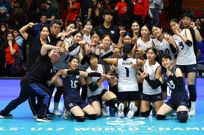 한국 여자 배구 17새 이하 대표팀. 국제배구연맹(FIVB) 제공