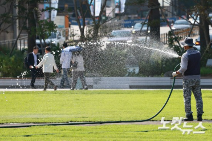 '입추가 무색' 충북 38도 극한더위…청주 관측 이래 세번째로 더워