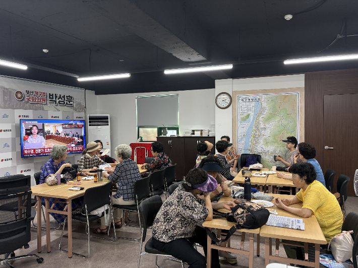 국민의힘 박성훈 의원(부산 북구을)은 부산 북구 화명동 지역사무실을 오는 21일까지 무더위 쉼터로 개방한다고 10일 밝혔다. 박성훈 의원실 제공