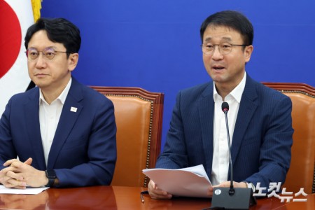더불어민주당 한병도 당대표 직무대행 겸 원내대표가 10일 서울 여의도 국회에서 열린 원내대책회의에서 발언을 하고 있다.