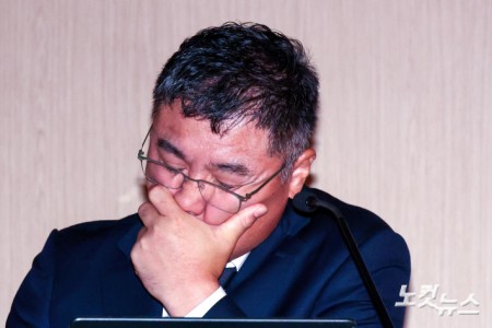 생각에 잠긴 조 전 대표