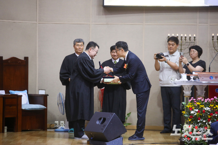 전주태평교회 창립 76주년…장로·권사·안수집사 10명 임직