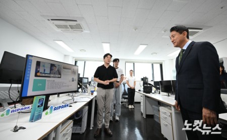 청년 AI 콘텐츠 제작 업체를 둘러보는 오세훈 시장
