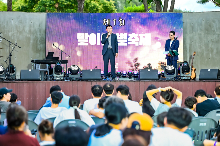 제7회 말이산 별축제에서 차석호 함안군수가 인삿말을 전하고 있다. 함안군 제공