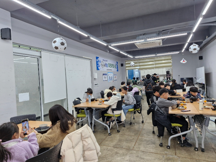 진해 500원 식당. 블라썸여좌사회적협동조합 이영순 이사장 제공