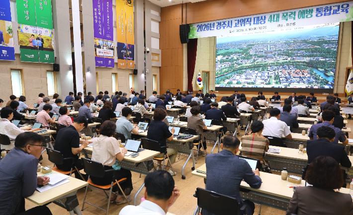 주낙영 경주시장이 확대간부회의를 주재하고 있다. 경주시 제공
