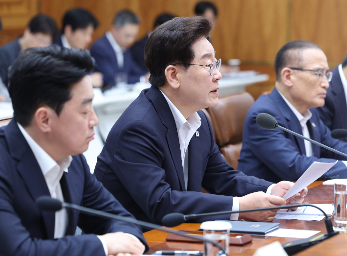 이재명 대통령이 10일 청와대에서 열린 메가프로젝트 민관합동 제2차 점검회의에서 발언하고 있다. 연합뉴스