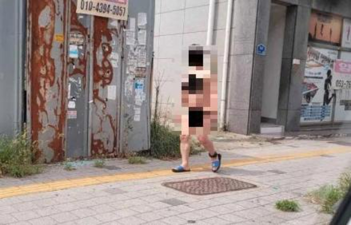대낮 도심에 전자발찌만 차고 올누드로 뛰어다닌 50대 남성 검거