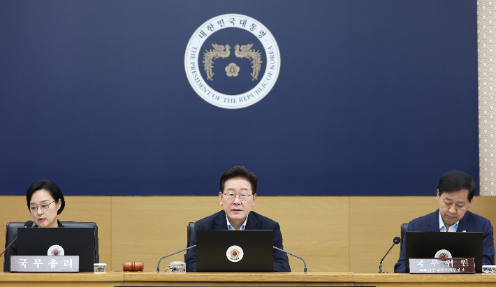 이재명 대통령이 11일 정부세종청사에서 열린 국무회의에서 발언하고 있다. 연합뉴스