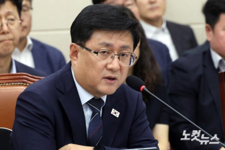 답변하는 김성환 기후에너지환경부 장관