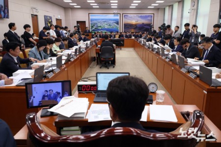 11일 서울 여의도 국회에서 국토교통위원회 전체회의가 열리고 있다.
