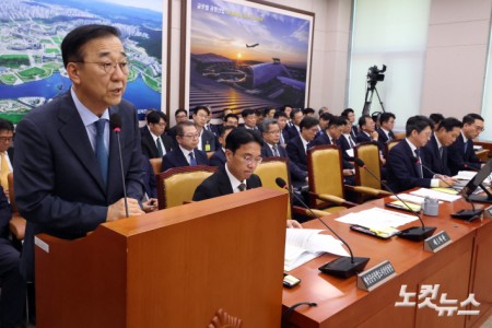 국토위 업무보고하는 김윤덕 장관