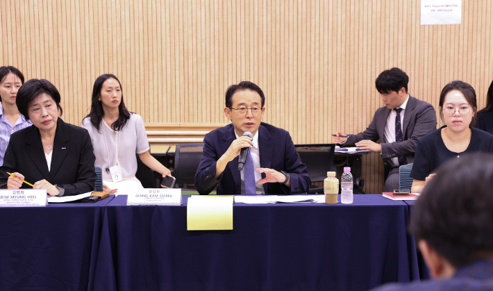 12일 서울 양재동 대한무역투자진흥공사(KOTRA) 본사에서 열린 산업통상부 - KOTRA - 입점기업 및 징동그룹이 참여한 간담회에서 강감찬 산업부 무역투자실장이 발언하고 있다. 대한무역투자진흥공사 제공