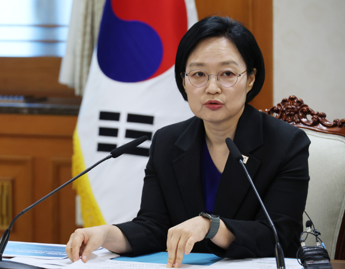 한성숙 국무총리가 12일 서울 종로구 정부서울청사에서 열린 대한민국 2045전략수립위원회 2차 회의에서 발언하고 있다. 연합뉴스