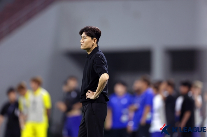 정경호 강원 감독. 한국프로축구연맹