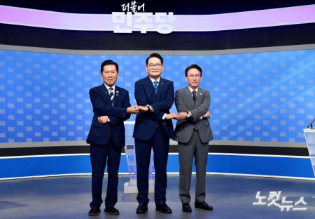 손 맞잡은 더불어민주당 대표 후보들