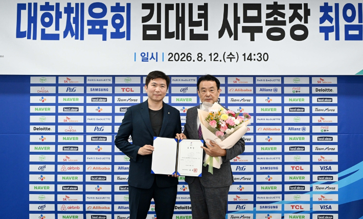 대한체육회 유승민 회장(왼쪽)과 김대년 신임 사무총장. 체육회  