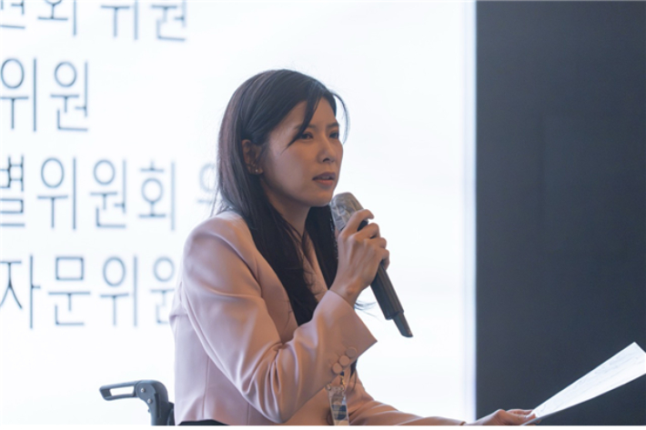 국회 보건복지위원회 소속 국민의힘 이소희 의원이 지난 11일 풀만 앰배서더 서울 이스트폴에서 열린 제4회 한국햅틱스학술대회 개회식에 참석해 축사를 하고 있다. 의원실 제공