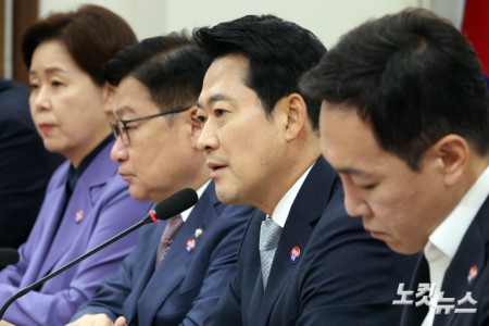 발언하는 장동혁 대표