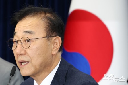 발언하는 김윤덕