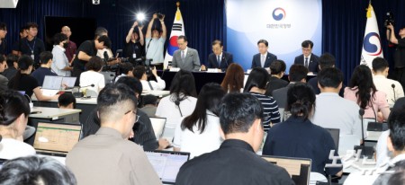 주택 신속공급 방안 발표하는 김윤덕 장관