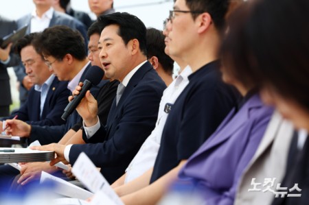 장동혁 국민의힘 대표가 13일 경기도 고양 창릉 S4 공사 현장에서 열린 부동산 정상화 특별위원회 