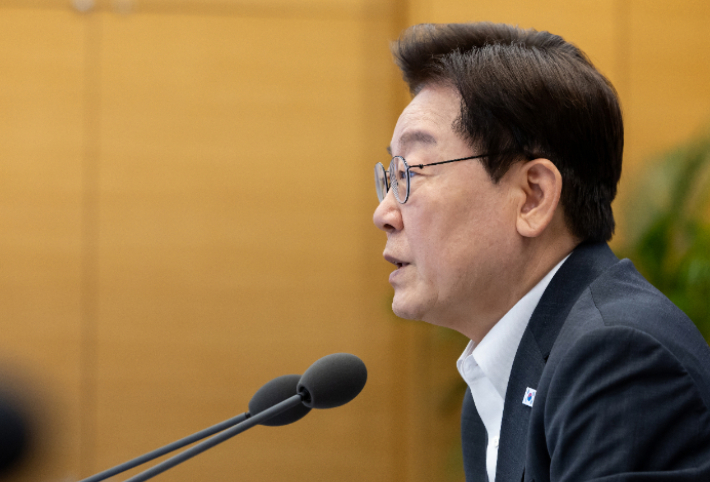 이재명 대통령이 13일 청와대에서 열린 수석보좌관회의에서 발언하고 있다. 연합뉴스