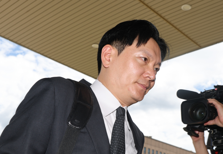 쌍방울 대북송금 의혹을 수사했던 박상용 인천지검 부부장검사가 13일 정부과천종합청사에서 열린 법무부 감찰위원회 징계 심의에 출석하고 있다. 연합뉴스