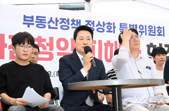 장동혁 국민의힘 대표가 13일 고양 창릉 S4 공사 현장에서 열린 '뉴홈 사전청약 피해자 현장간담회'에 참석해 모두발언을 하고 있다. 류영주 기자