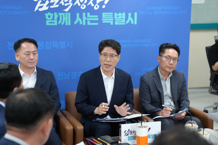 황기연 전남광주통합특별시 행정부시장은 13일 무안청사에서 기자간담회를 열고 정무직 지방부시장 시민추천제와 관련해 제기된 문제에 대한 시의 입장과 향후 절차를 설명했다. 광주특별시 제공