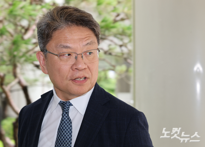 지난달 15일 서초구 서울중앙지법에서 이시원 전 대통령비서실 공직기강비서관이 '순직 해병 사건 수사 중 경찰의 압수수색 계획을 유출한 의혹'에 대해 영장실질심사를 받기 위해 출석하고 있다. 박종민 기자