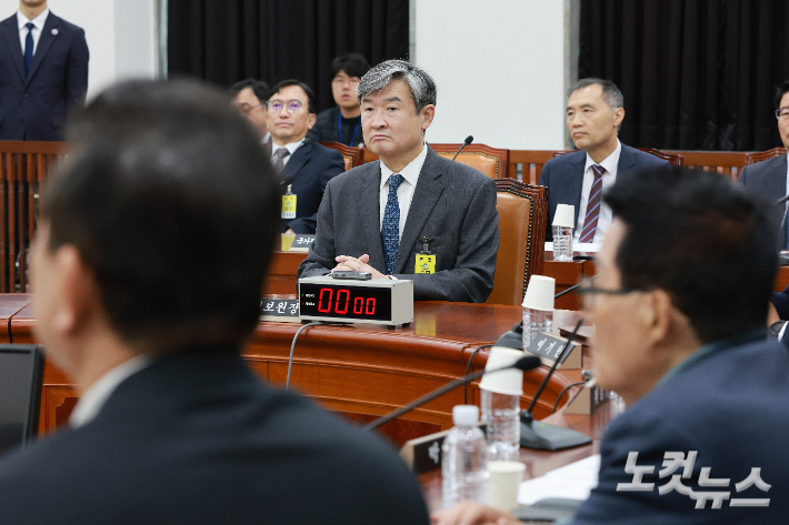 조태용 국가정보원장이 7일 오전 서울 여의도 국회에서 열린 정보위원회 전체회의에 자리하고 있다. 박종민 기자