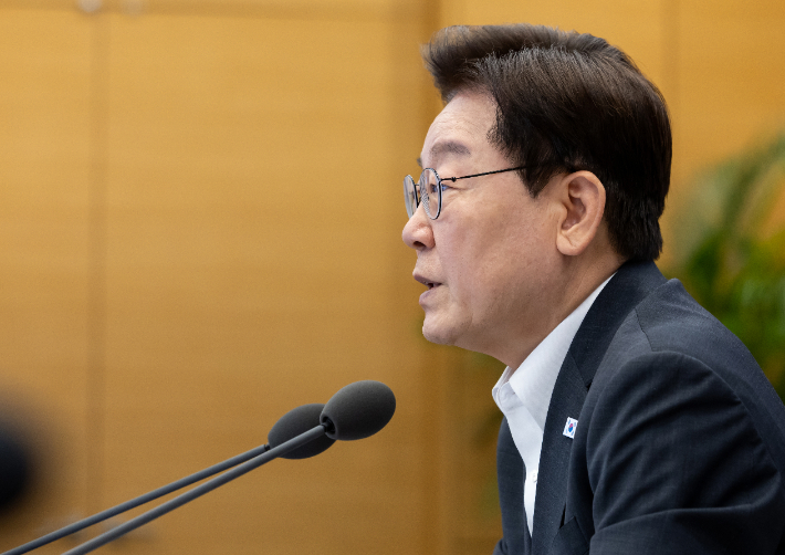 이재명 대통령이 13일 청와대에서 열린 수석보좌관회의에서 발언하고 있다. 연합뉴스