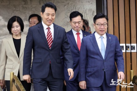 국민의힘 원내대책회의 참석하는 정점식-오세훈