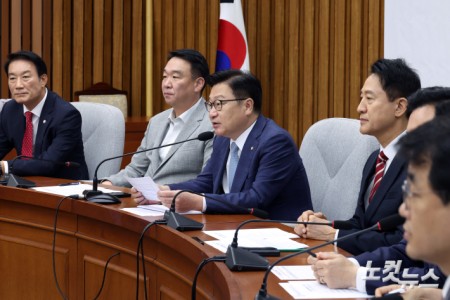 국민의힘 정점식 원내대표가 14일 서울 여의도 국회에서 열린 원내대책회의에서 발언을 하고 있다.