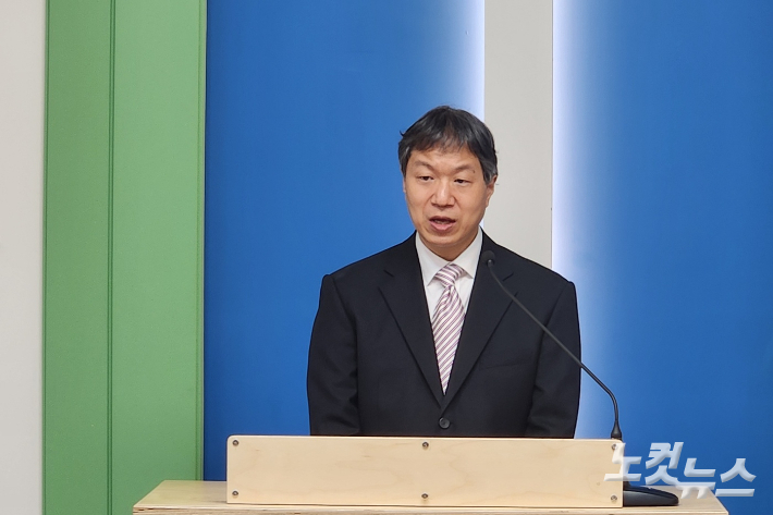 서벤쟈민 선교사가 인사말을 하고 있다. 충북CBS