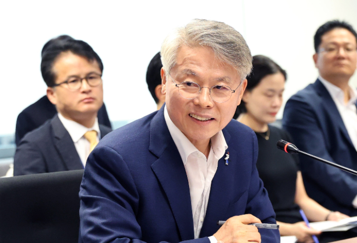 민형배 전남광주통합특별시장이 14일 오후 서울 종로구 대한민국시도지사협의회 대회의실에서 열린 제61차 대한민국시도지사협의회 총회에 참석해 인사말을 하고 있다. 전남광주통합특별시 제공
