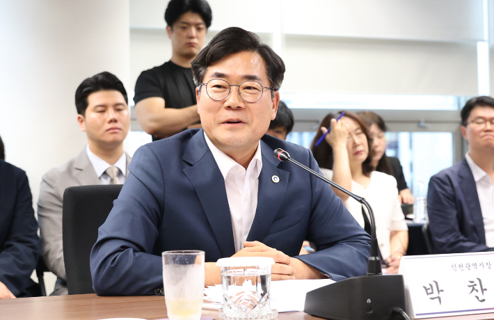 박찬대 인천시장이 14일 서울 종로구 대한민국 시도지사협의회 대회의실에서 열린 제61차 총회에서 인사말을 하는 모습. 인천시 제공