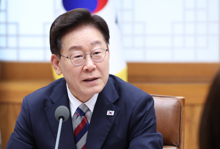 이재명 대통령이 14일 청와대에서 열린 청년정책 전문가 간담회에서 발언하고 있다. 연합뉴스