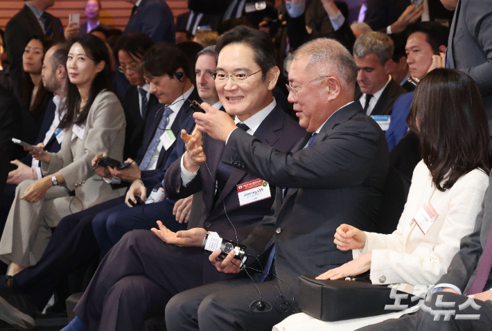 이재용 삼성전자 회장과 정의선 현대자동차그룹 회장. 박종민 기자