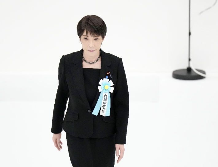 다카이치 사나에 일본 총리가 한국 광복절이자 일본 패전일 열린 전몰자 추도식에 참석했다. 연합뉴스