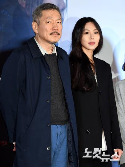감독 홍상수(왼쪽)와 배우 김민희. 자료사진
