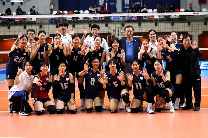 한국 여자 배구 17세 이하 대표팀. FIVB 홈페이지 캡처 