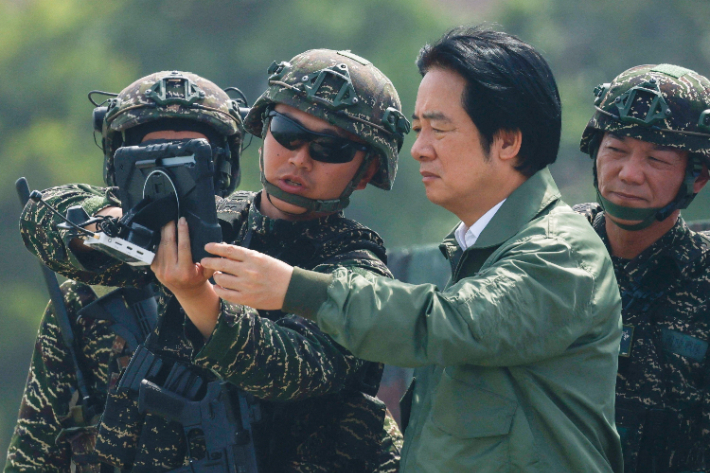 중국의 침공을 가정한 대만 연례 훈련에 참석한 라이칭더 대만 총통. 연합뉴스