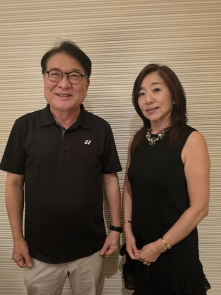요넥스 코리아 김철웅 회장(왼쪽)과 한국브리지협회 김혜영 회장. 협회 