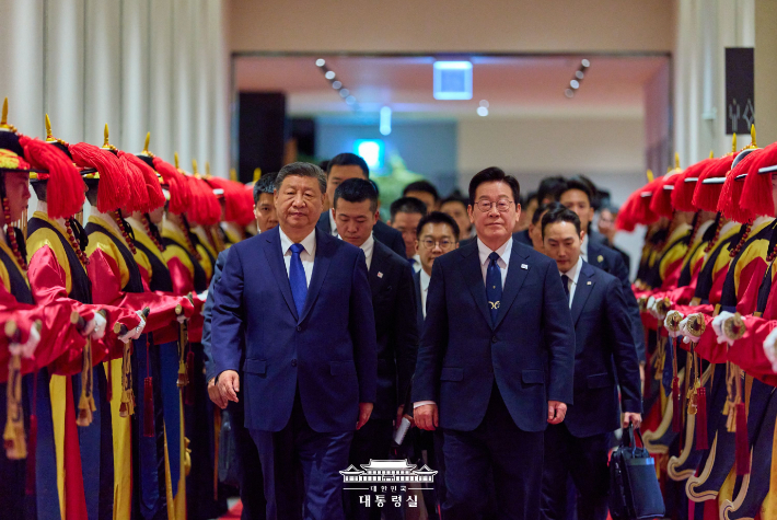 지난 2025년 11월 1일 경주에서 열린 시진핑 주석을 위한 국빈만찬장에 입장하는 한중 정상. 청와대 제공 