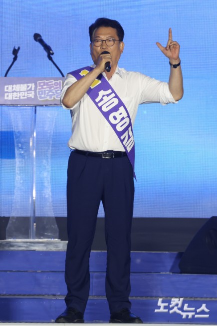 17일 대전 유성구 대전컨벤션센터 제2전시장에서 열린 더불어민주당 제3차 정기전국당원대회에서 송영길 당대표 후보가 정견 발표를 하고 있다.