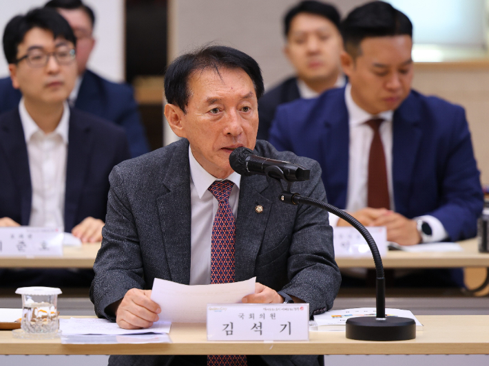 김석기 국회의원이 2027년도 국·도비 확보와 관련해 발언하고 있다. 경주시 제공