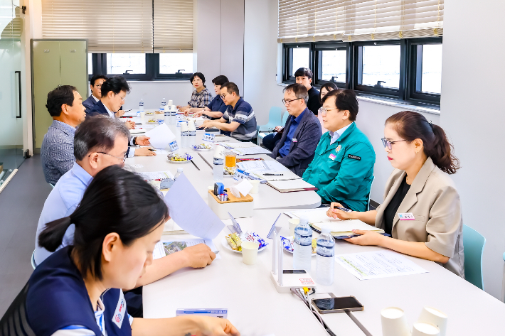 지난 14일 석욱희 함안 부군수가 파수농공단지를 찾아 기업인들과 소통하는 현장 행보로 간담회를 열었다. 함안군 제공 