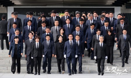 김민석 대표, 현충탑 참배
